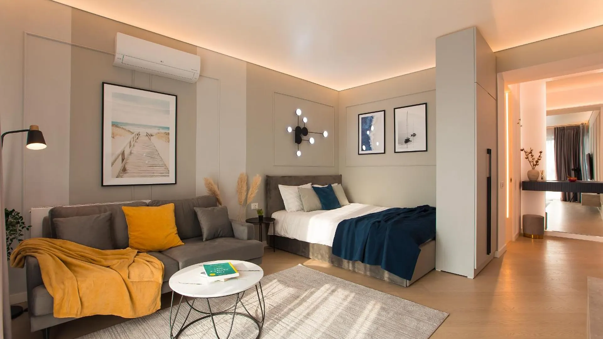 Modern Studio With Balcony In Cortina North Voluntari